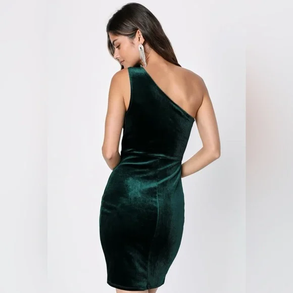 Rich, deep green, velvet cocktail dress - Picture 2 of 3